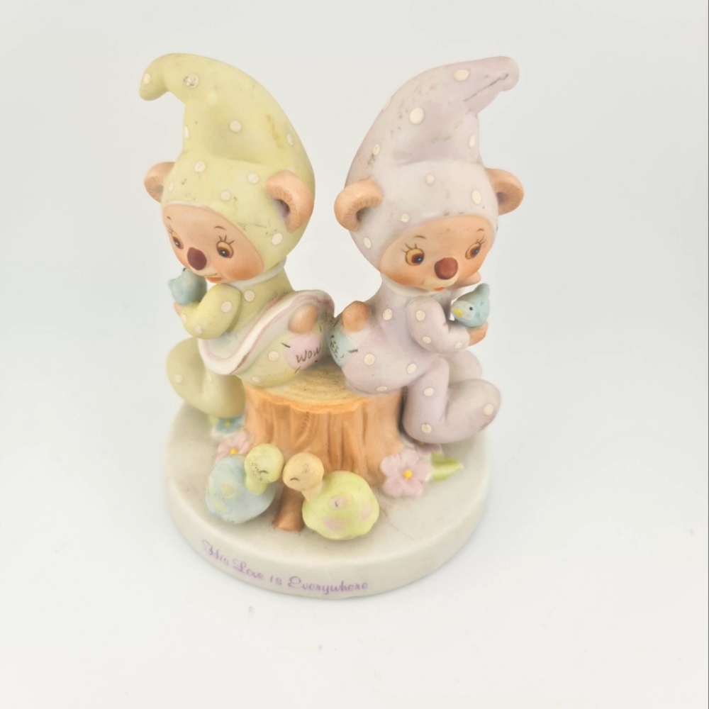 Sleepytime Bears Figurine " His Love Is Everywhere" 1983 Wallace Brie